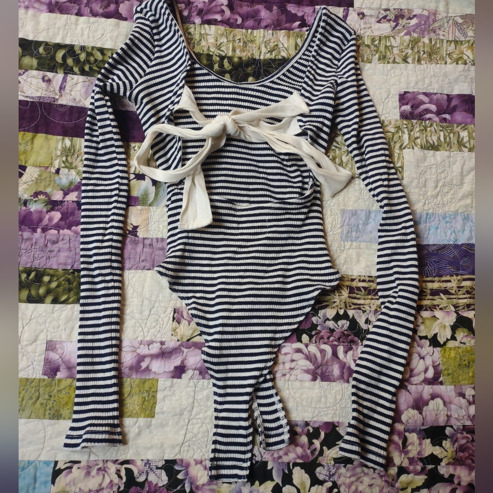 Backless body suit